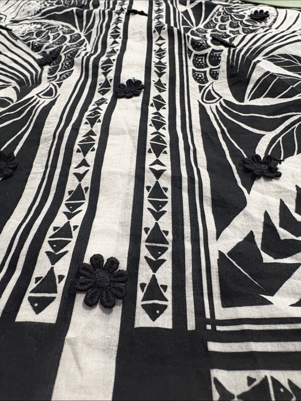 FARM Rio Black & White Printed Puff-Sleeve Peasant Blouse - Picture 6 of 11